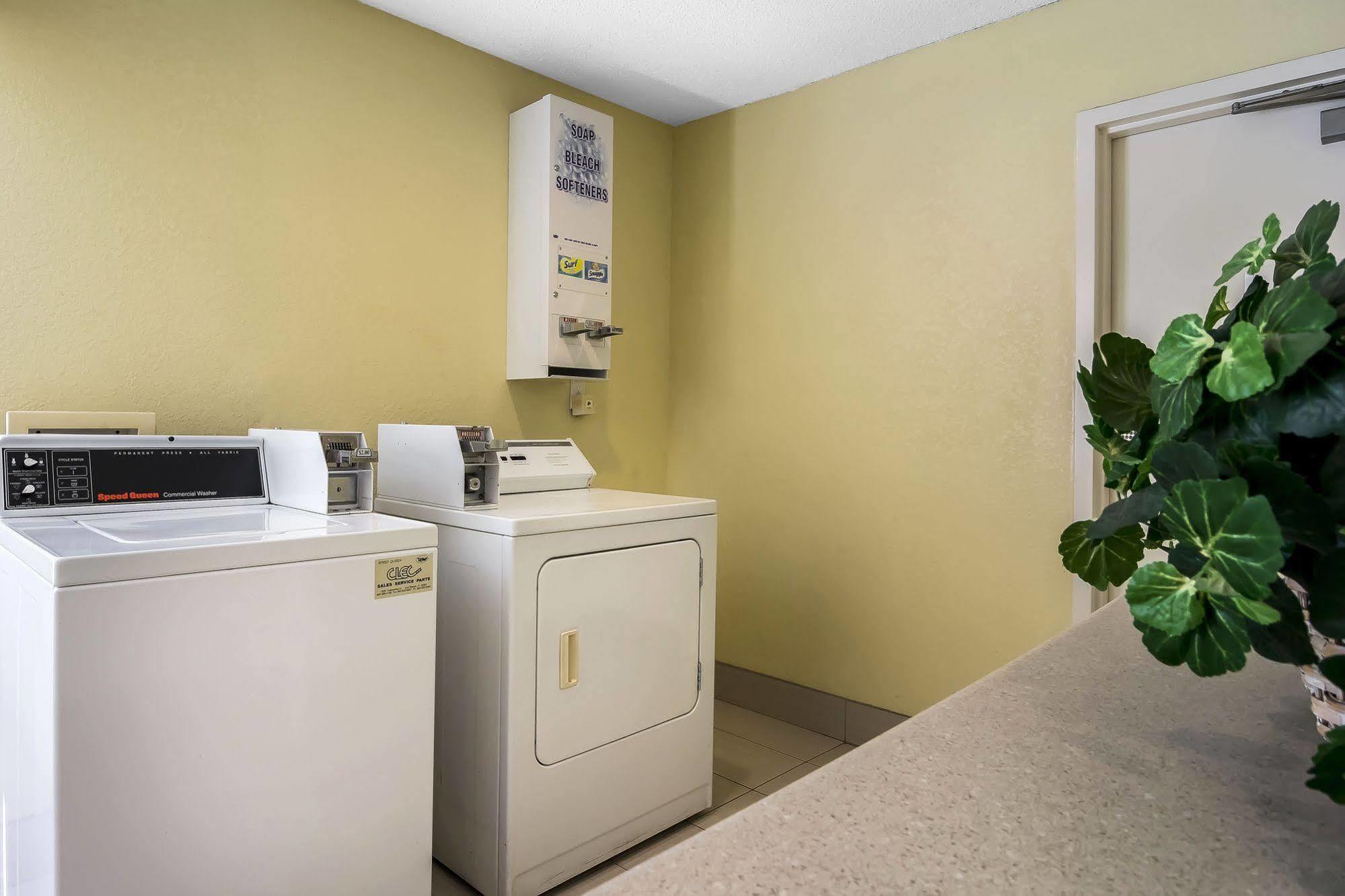 Quality Inn Phenix City Columbus Exteriör bild